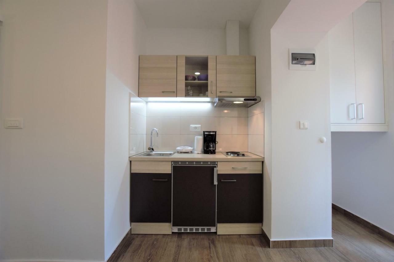 Studio Apartman Danijela พูลา ภายนอก รูปภาพ
