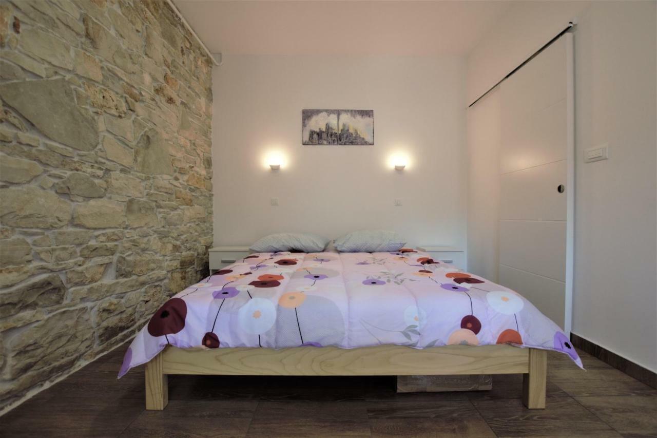 Studio Apartman Danijela พูลา ภายนอก รูปภาพ
