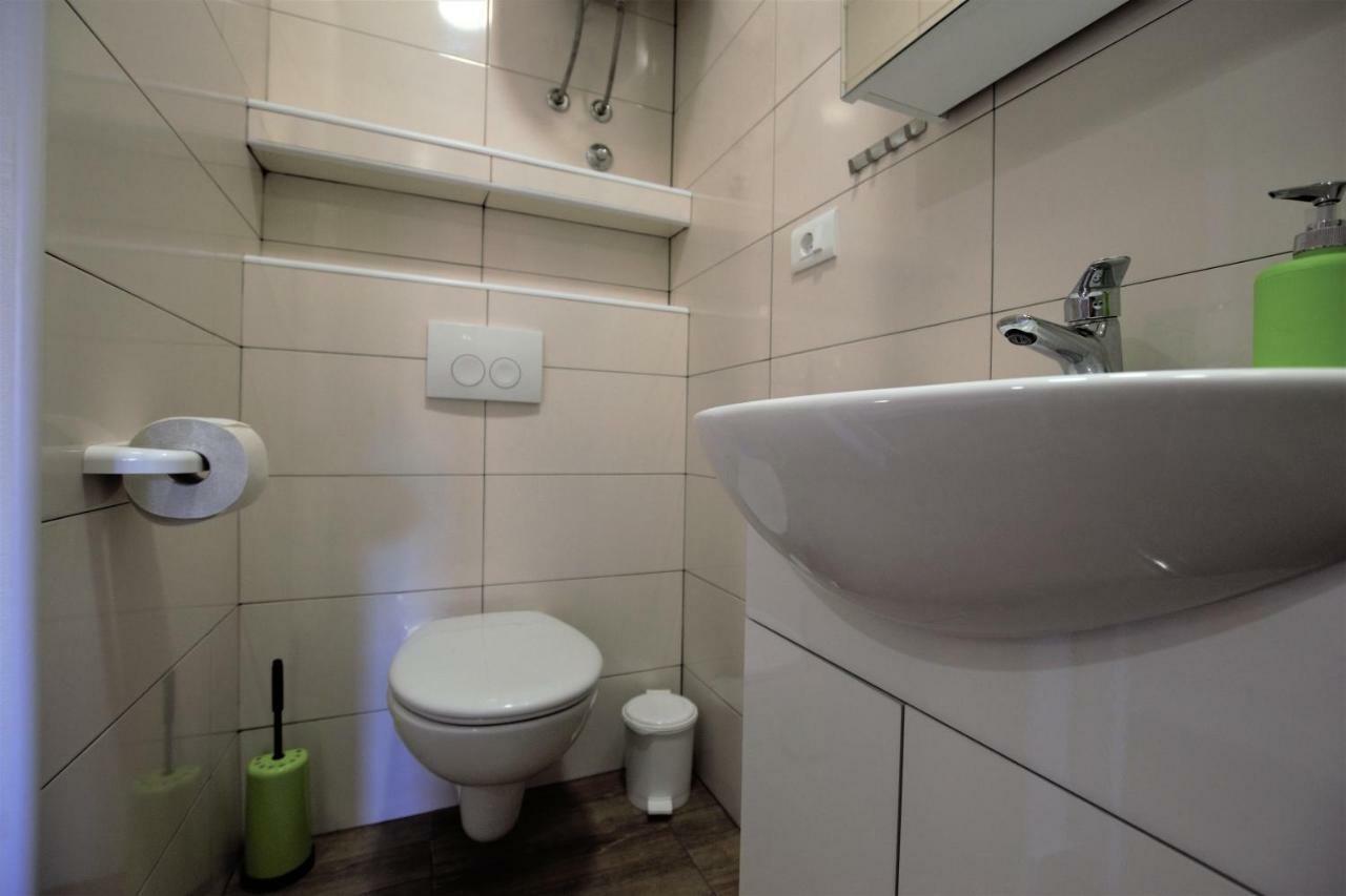 Studio Apartman Danijela พูลา ภายนอก รูปภาพ