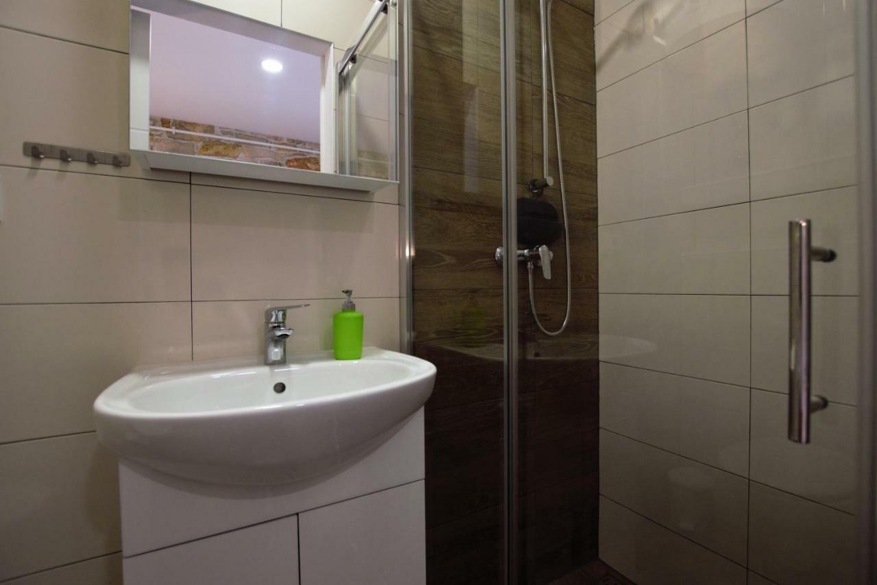 Studio Apartman Danijela พูลา ภายนอก รูปภาพ